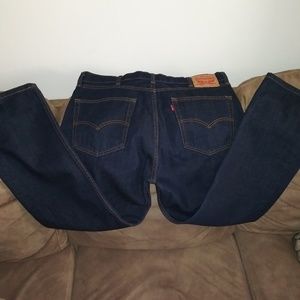 NEW MEN LEVIS JEANS